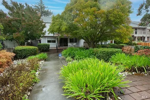 824 Hudis St, Rohnert Park, CA 94928