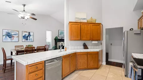 Kitchen - 654 Fox Pointe Rd, Vacaville, CA 95687 photo 3 of 5