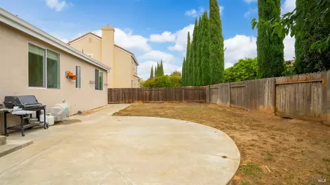 Exterior - 654 Fox Pointe Rd, Vacaville, CA 95687 photo 6 of 9
