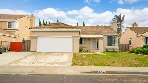 654 Fox Pointe Rd, Vacaville, CA 95687