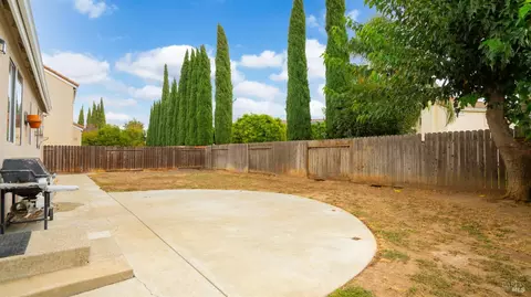 Exterior - 654 Fox Pointe Rd, Vacaville, CA 95687 photo 4 of 9
