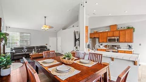 Dining - 654 Fox Pointe Rd, Vacaville, CA 95687 photo 2 of 2