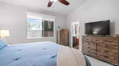 Bedroom - 654 Fox Pointe Rd, Vacaville, CA 95687 photo 2 of 3