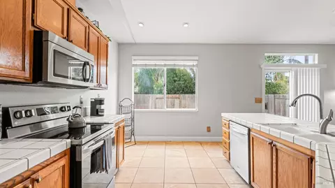 Kitchen - 654 Fox Pointe Rd, Vacaville, CA 95687 photo 5 of 5