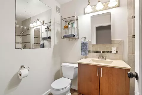 Bath - 2830 Gillet Ave, Concord, CA 94520 photo 3 of 3