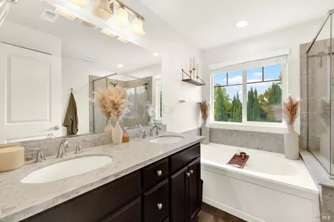 Bath - 1320 Cornell Dr, Dixon, CA 95620 photo 3 of 4