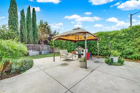 Exterior - 1320 Cornell Dr, Dixon, CA 95620 photo 14 of 23