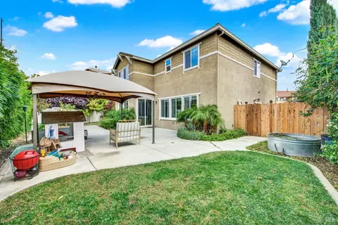 Exterior - 1320 Cornell Dr, Dixon, CA 95620 photo 13 of 23