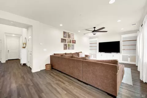 Entry Way - 1320 Cornell Dr, Dixon, CA 95620 photo 3 of 11