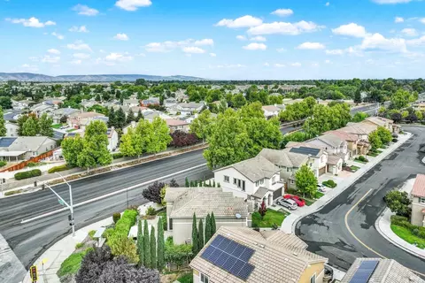 View/Area - 1320 Cornell Dr, Dixon, CA 95620 photo 3 of 9