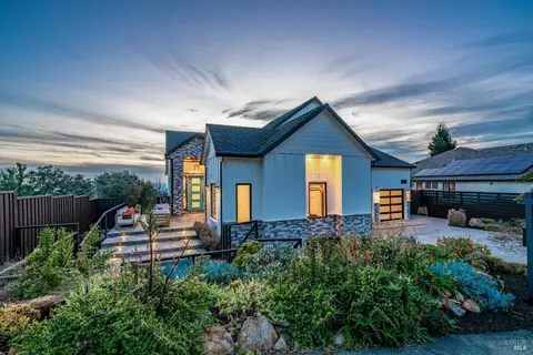 2116 Wedgewood Way, Santa Rosa, CA 95404