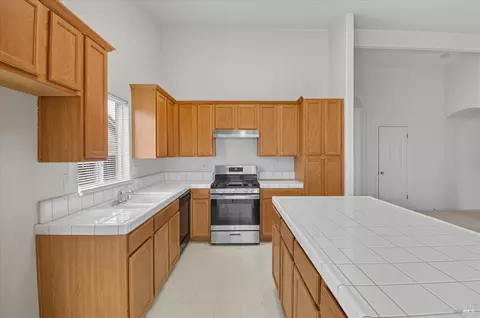 Kitchen - 5109 Zinfandel Ln, Vallejo, CA 94591 photo 1 of 2