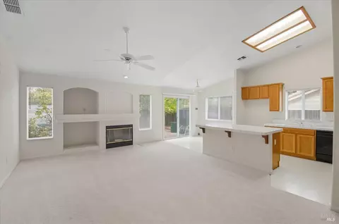 Living - 5109 Zinfandel Ln, Vallejo, CA 94591 photo 1 of 2