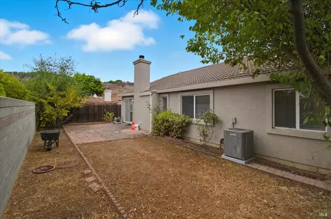 Exterior - 5109 Zinfandel Ln, Vallejo, CA 94591 photo 3 of 3