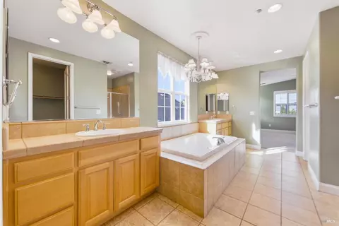 Bath - 1187 Ingram Dr, Sonoma, CA 95476 photo 4 of 6