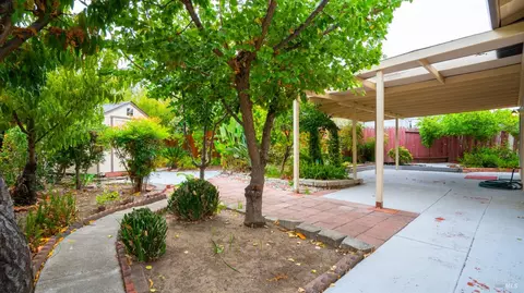 Exterior - 1116 Gannet Ct, Fairfield, CA 94533 photo 4 of 15