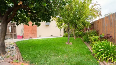 Exterior - 1116 Gannet Ct, Fairfield, CA 94533 photo 8 of 15