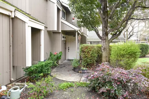 7755 Camino Colegio Dr, Rohnert Park, CA 94928