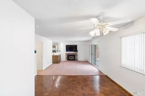 Living - 178 Fleet St, Vallejo, CA 94591 photo 4 of 8