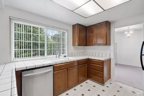 Kitchen - 178 Fleet St, Vallejo, CA 94591 photo 2 of 4
