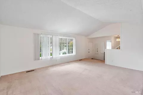 Living - 178 Fleet St, Vallejo, CA 94591 photo 2 of 8
