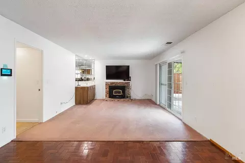 Living - 178 Fleet St, Vallejo, CA 94591 photo 6 of 8