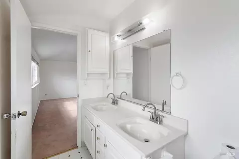 Bath - 178 Fleet St, Vallejo, CA 94591 photo 6 of 6