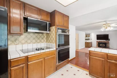 Kitchen - 178 Fleet St, Vallejo, CA 94591 photo 3 of 4