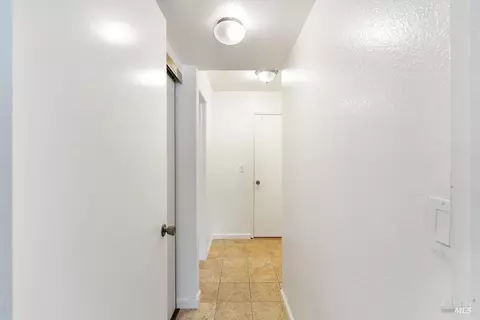 Entry Way - 178 Fleet St, Vallejo, CA 94591 photo 3 of 5