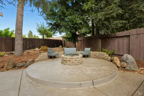Exterior - 1025 Fallen Leaf Pl, Vacaville, CA 95687 photo 8 of 16