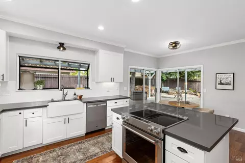 Kitchen - 1025 Fallen Leaf Pl, Vacaville, CA 95687 photo 3 of 6