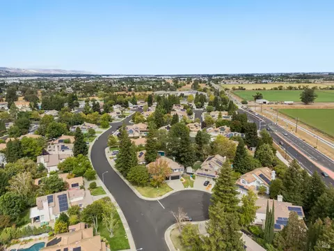 View/Area - 1025 Fallen Leaf Pl, Vacaville, CA 95687 photo 3 of 5