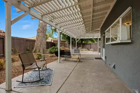 Exterior - 1025 Fallen Leaf Pl, Vacaville, CA 95687 photo 15 of 16