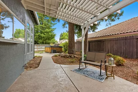 Exterior - 1025 Fallen Leaf Pl, Vacaville, CA 95687 photo 9 of 16