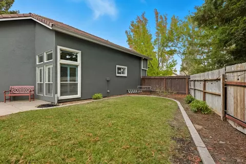 Exterior - 1025 Fallen Leaf Pl, Vacaville, CA 95687 photo 14 of 16
