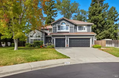 Exterior - 1025 Fallen Leaf Pl, Vacaville, CA 95687 photo 2 of 16