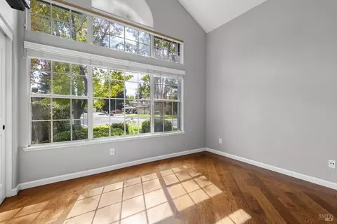 Living - 1025 Fallen Leaf Pl, Vacaville, CA 95687 photo 2 of 6