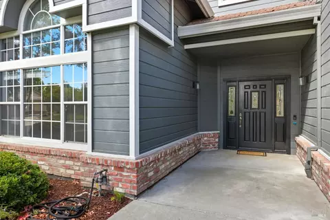 Exterior - 1025 Fallen Leaf Pl, Vacaville, CA 95687 photo 6 of 16