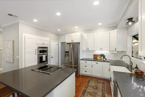 Kitchen - 1025 Fallen Leaf Pl, Vacaville, CA 95687 photo 4 of 6