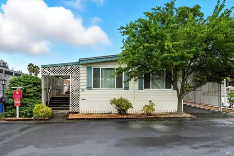 37 Magnolia Dr, Calistoga, CA 94515