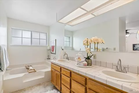 Bath - 375 E O St, Benicia, CA 94510 photo 2 of 4