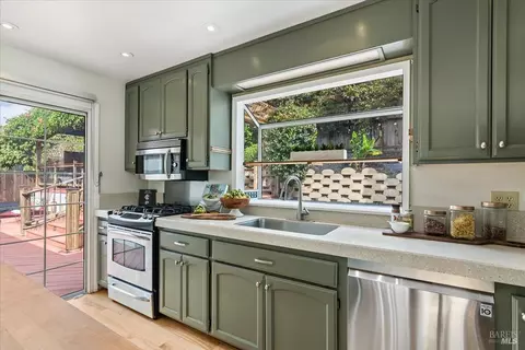 Kitchen - 375 E O St, Benicia, CA 94510 photo 3 of 4