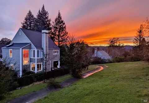 1337 Creekside Ct, Healdsburg, CA 95448