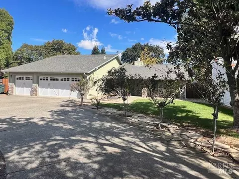 1057 Davis St, Vacaville, CA 95687