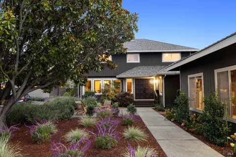 202 Riviera Cir, Larkspur, CA 94939