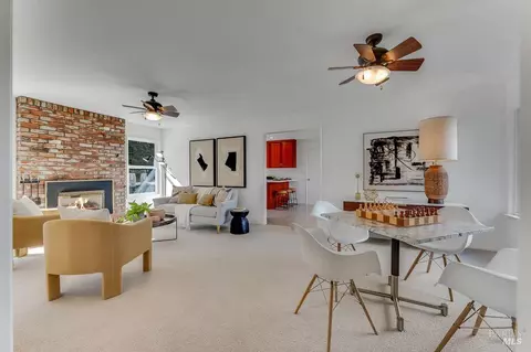 975 Via Della Rosa, Sebastopol, CA 95472