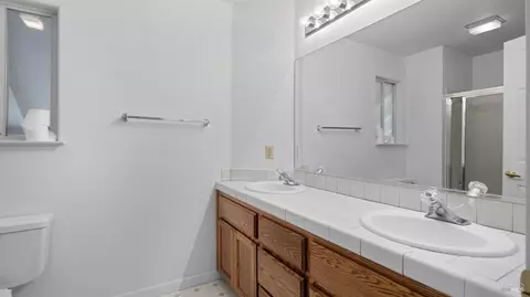 Bath - 2133 Hillridge Dr, Fairfield, CA 94534 photo 4 of 5