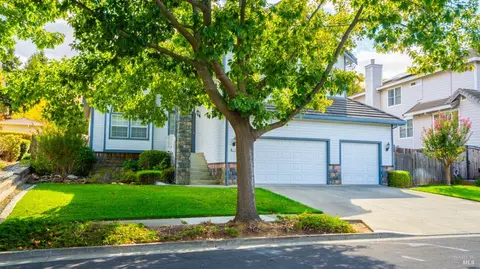 Exterior - 2133 Hillridge Dr, Fairfield, CA 94534 photo 4 of 19