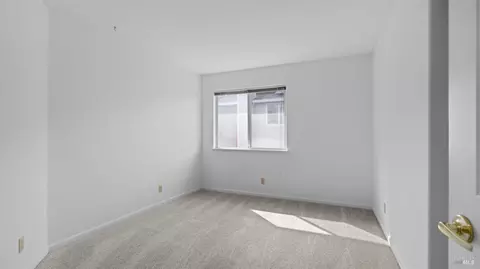 Bedroom - 2133 Hillridge Dr, Fairfield, CA 94534 photo 5 of 10