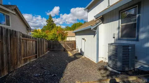 Exterior - 2133 Hillridge Dr, Fairfield, CA 94534 photo 18 of 19